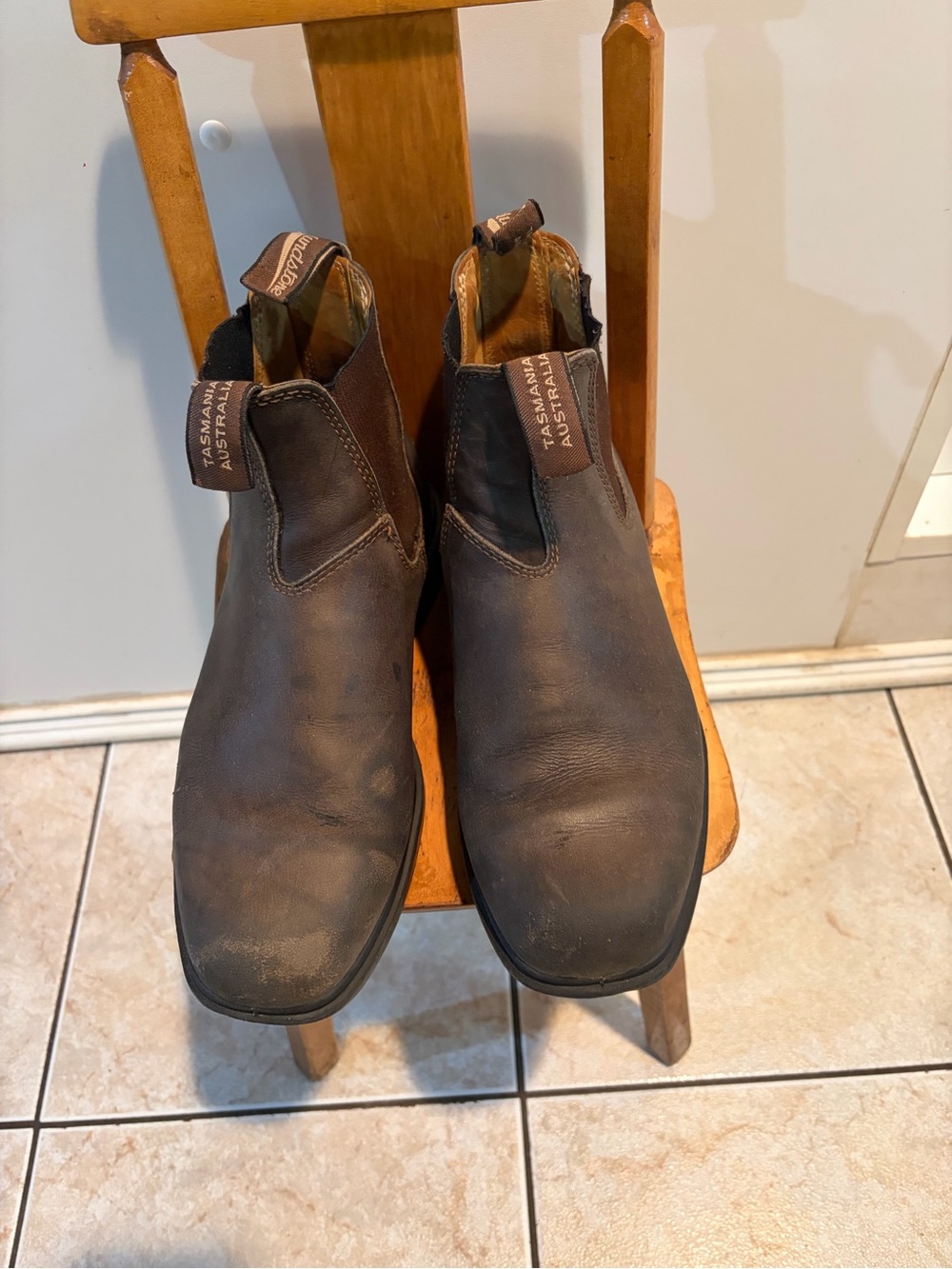 Blundstone women’s Dark Brown Leather chisel Boots